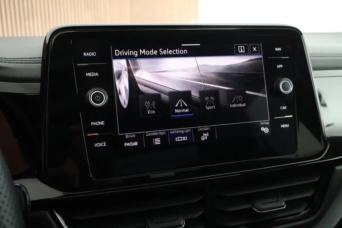 1.5 TSI 150pk DSG R-Line Business Black Style Panoramadak Trekhaak Camera Navigatie Beats Stoelverwarming Keyless