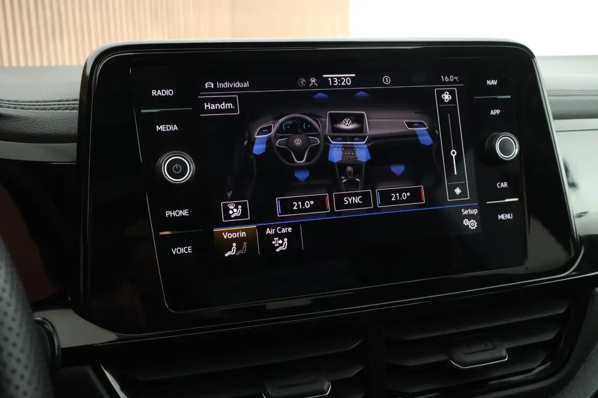 1.5 TSI 150pk DSG R-Line Business Black Style Panoramadak Trekhaak Camera Navigatie Beats Stoelverwarming Keyless