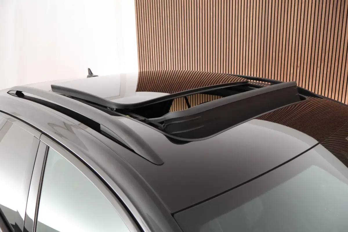 1.5 TSI 150pk DSG R-Line Business Black Style Panoramadak Trekhaak Camera Navigatie Beats Stoelverwarming Keyless