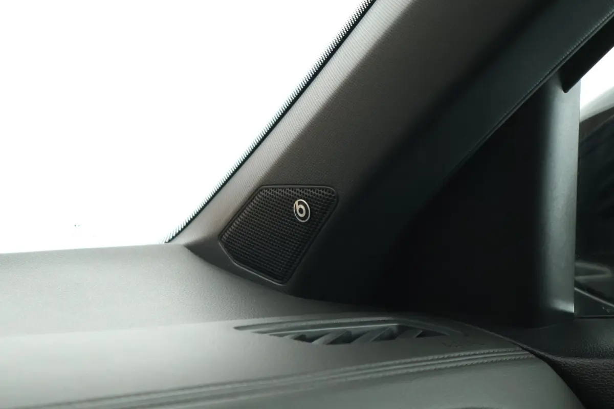 1.5 TSI 150pk DSG R-Line Business Black Style Panoramadak Trekhaak Camera Navigatie Beats Stoelverwarming Keyless