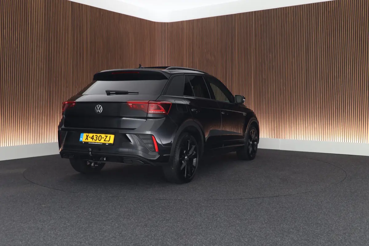 1.5 TSI 150pk DSG R-Line Business Black Style Panoramadak Trekhaak Camera Navigatie Beats Stoelverwarming Keyless