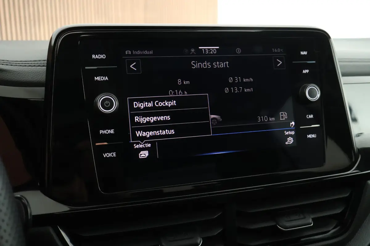 1.5 TSI 150pk DSG R-Line Business Black Style Panoramadak Trekhaak Camera Navigatie Beats Stoelverwarming Keyless