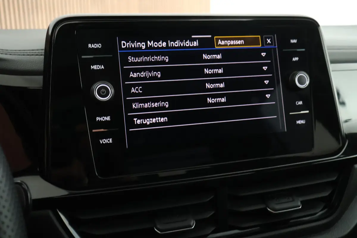 1.5 TSI 150pk DSG R-Line Business Black Style Panoramadak Trekhaak Camera Navigatie Beats Stoelverwarming Keyless