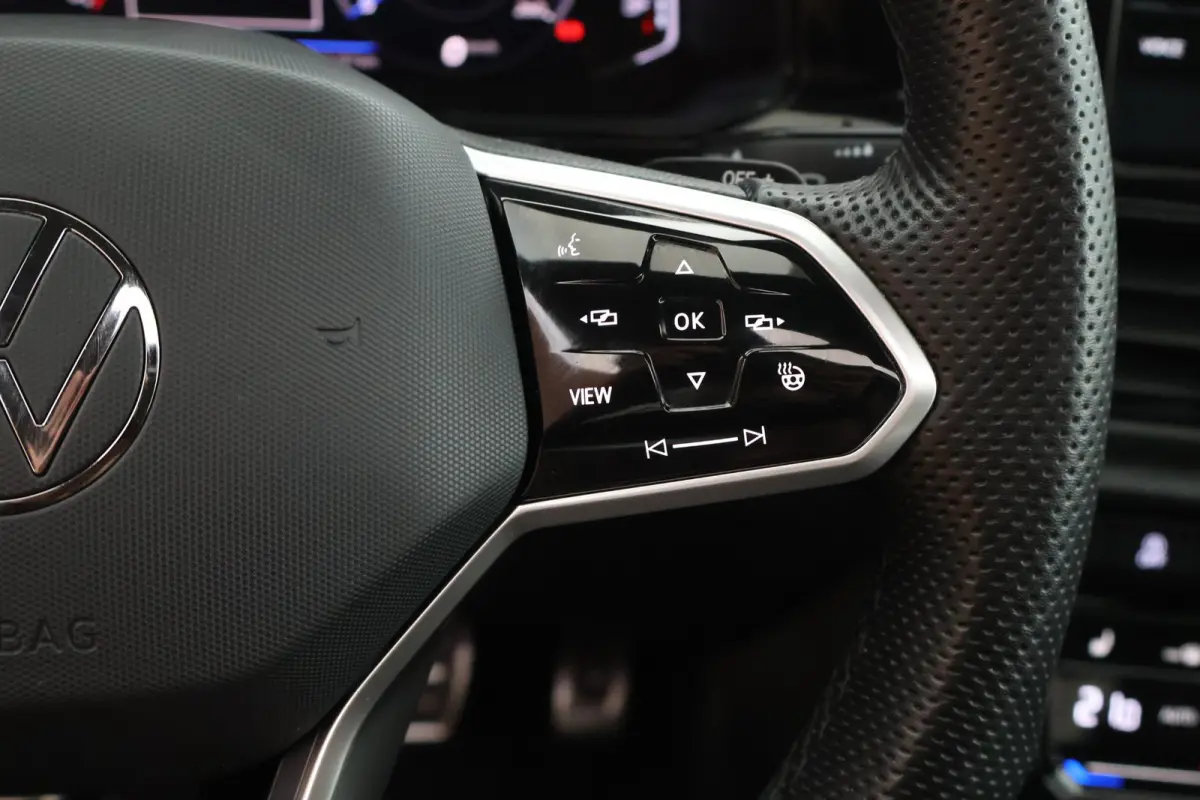1.5 TSI 150pk DSG R-Line Business Black Style Panoramadak Trekhaak Camera Navigatie Beats Stoelverwarming Keyless