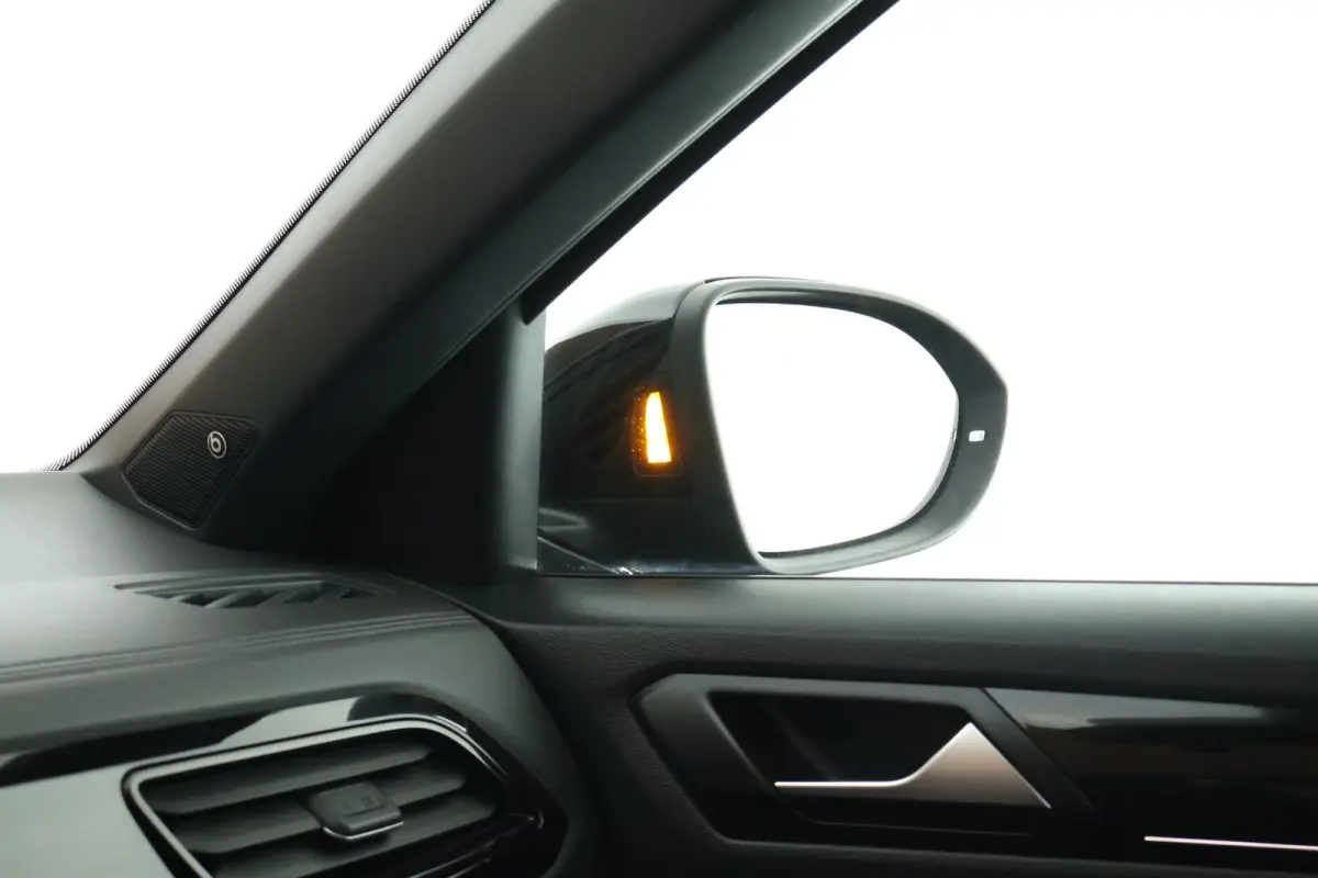 1.5 TSI 150pk DSG R-Line Business Black Style Panoramadak Trekhaak Camera Navigatie Beats Stoelverwarming Keyless