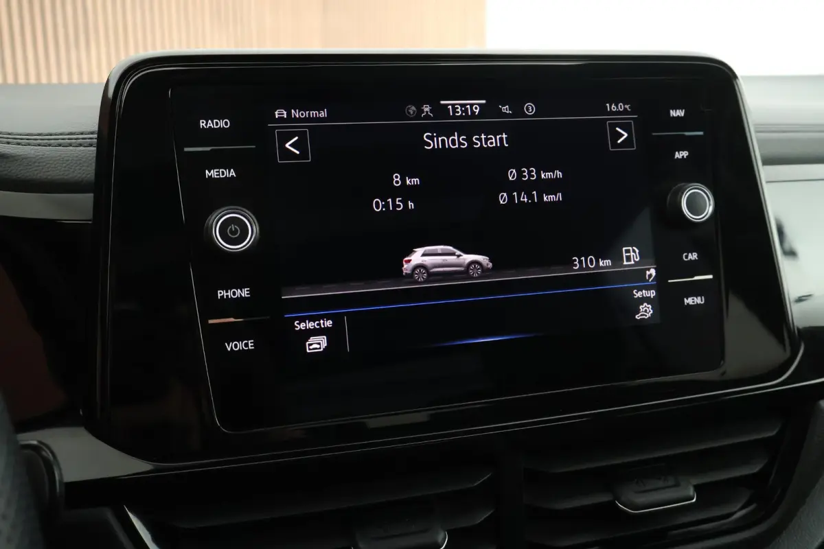 1.5 TSI 150pk DSG R-Line Business Black Style Panoramadak Trekhaak Camera Navigatie Beats Stoelverwarming Keyless