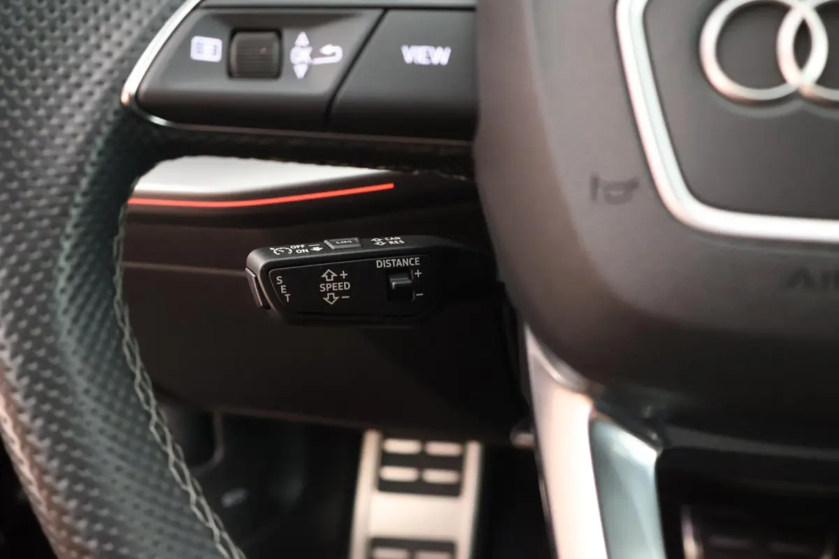 45 TFSIe 245pk S edition Competition Camera Keyless HUD Stoelverwarming Adaptive Cruise Navigatie S-Line