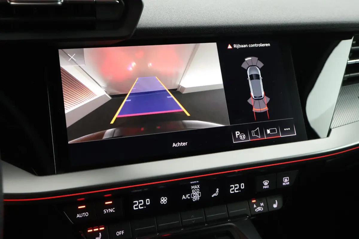 45 TFSIe 245pk S edition Competition Camera Keyless HUD Stoelverwarming Adaptive Cruise Navigatie S-Line