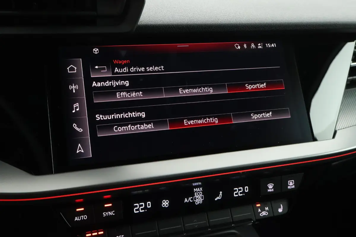 45 TFSIe 245pk S edition Competition Camera Keyless HUD Stoelverwarming Adaptive Cruise Navigatie S-Line