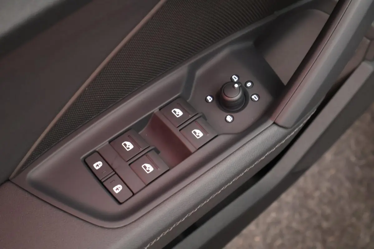 45 TFSIe 245pk S edition Competition Camera Keyless HUD Stoelverwarming Adaptive Cruise Navigatie S-Line