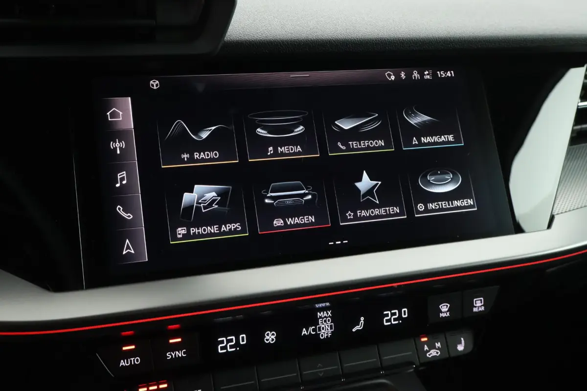 45 TFSIe 245pk S edition Competition Camera Keyless HUD Stoelverwarming Adaptive Cruise Navigatie S-Line