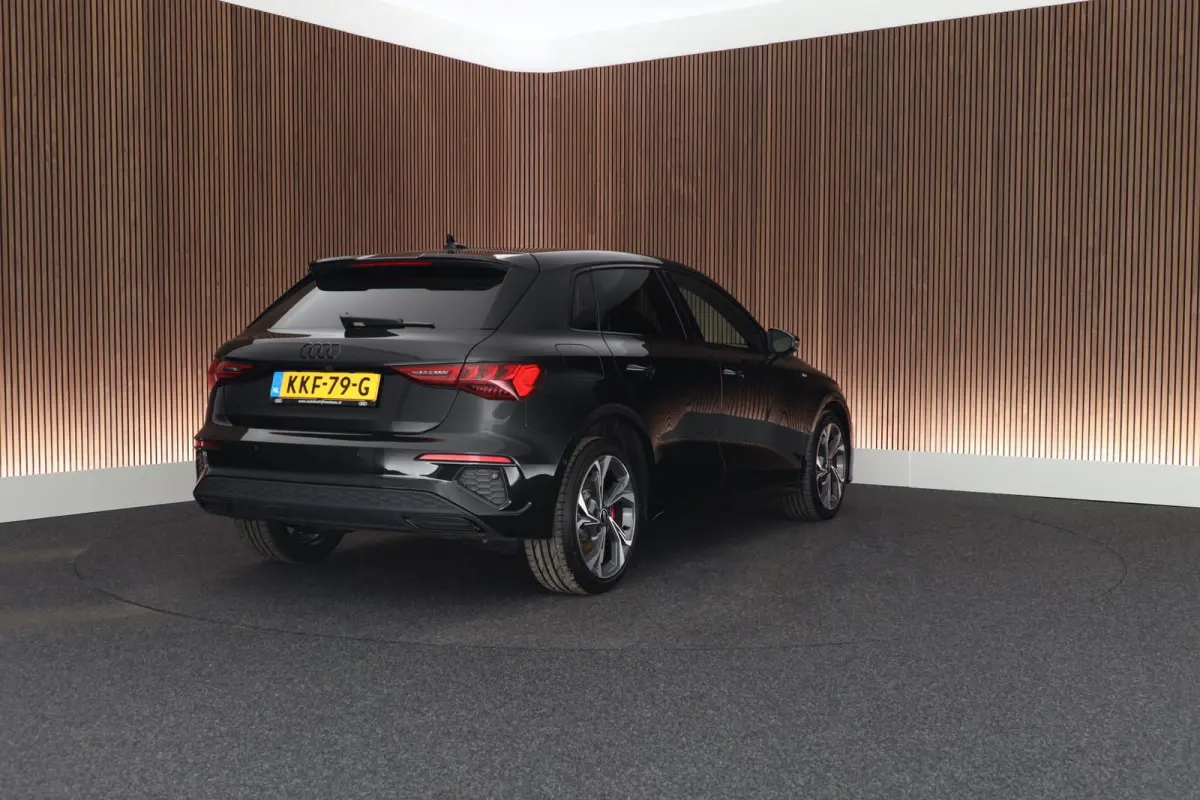 45 TFSIe 245pk S edition Competition Camera Keyless HUD Stoelverwarming Adaptive Cruise Navigatie S-Line