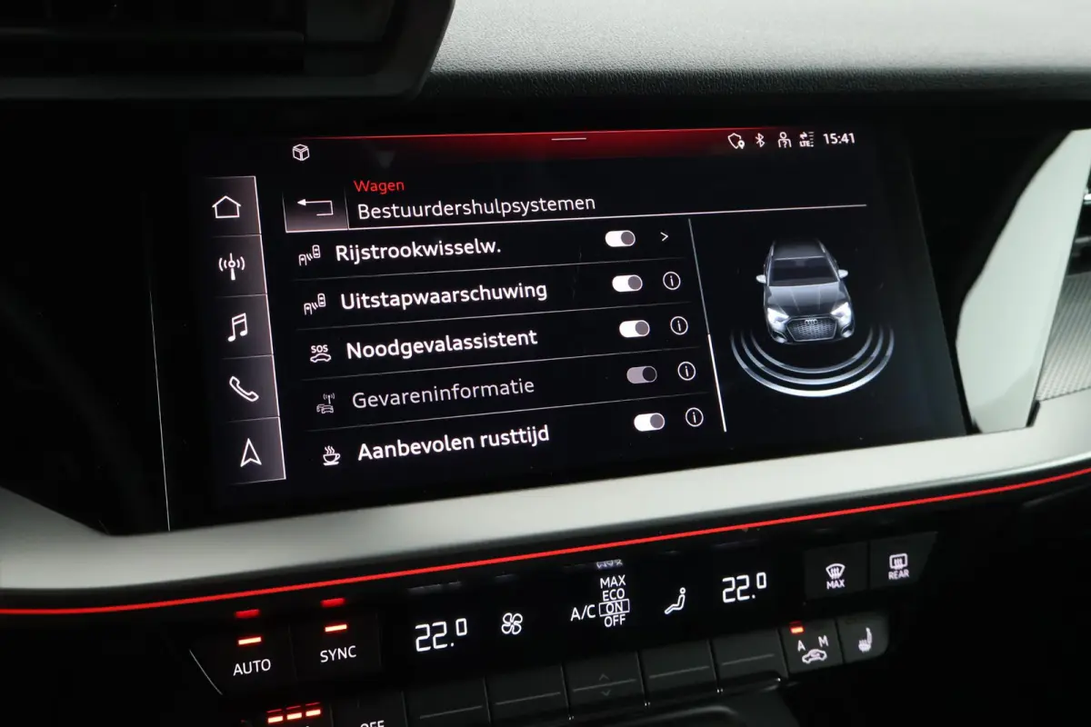 45 TFSIe 245pk S edition Competition Camera Keyless HUD Stoelverwarming Adaptive Cruise Navigatie S-Line