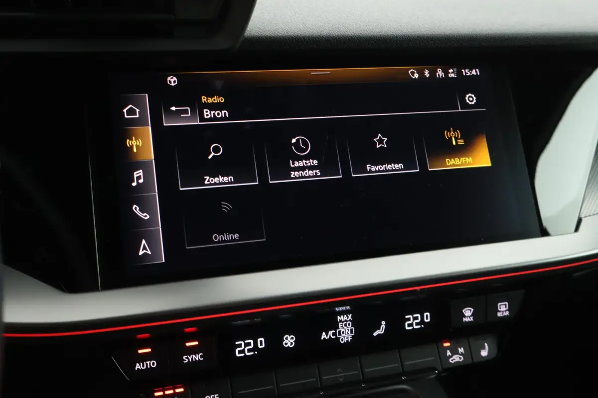 45 TFSIe 245pk S edition Competition Camera Keyless HUD Stoelverwarming Adaptive Cruise Navigatie S-Line