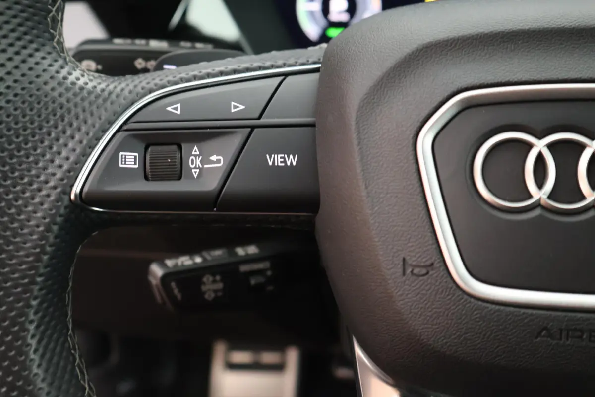 45 TFSIe 245pk S edition Competition Camera Keyless HUD Stoelverwarming Adaptive Cruise Navigatie S-Line