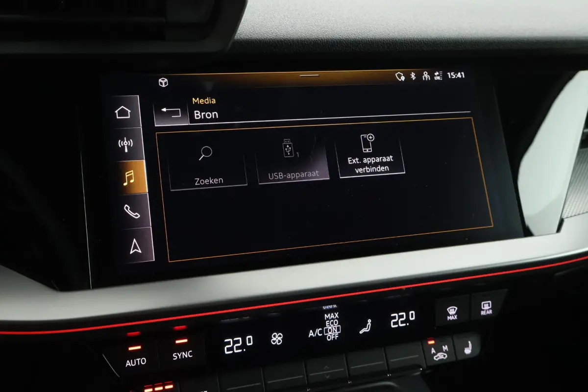 45 TFSIe 245pk S edition Competition Camera Keyless HUD Stoelverwarming Adaptive Cruise Navigatie S-Line