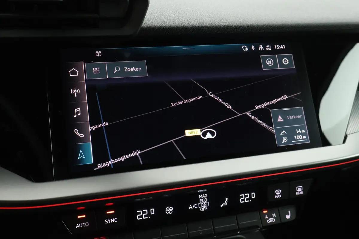 45 TFSIe 245pk S edition Competition Camera Keyless HUD Stoelverwarming Adaptive Cruise Navigatie S-Line