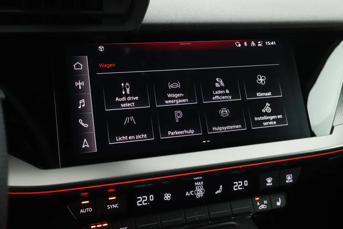 45 TFSIe 245pk S edition Competition Camera Keyless HUD Stoelverwarming Adaptive Cruise Navigatie S-Line