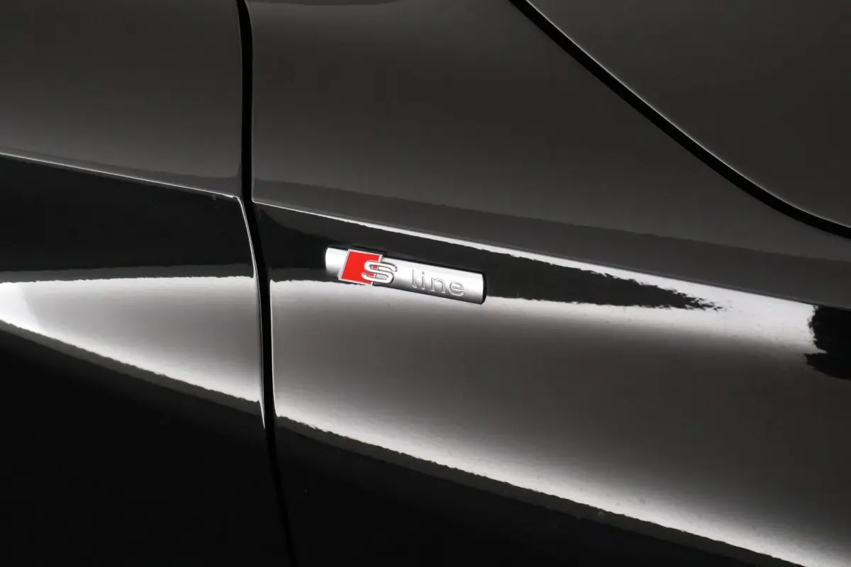 45 TFSIe 245pk S edition Competition Camera Keyless HUD Stoelverwarming Adaptive Cruise Navigatie S-Line