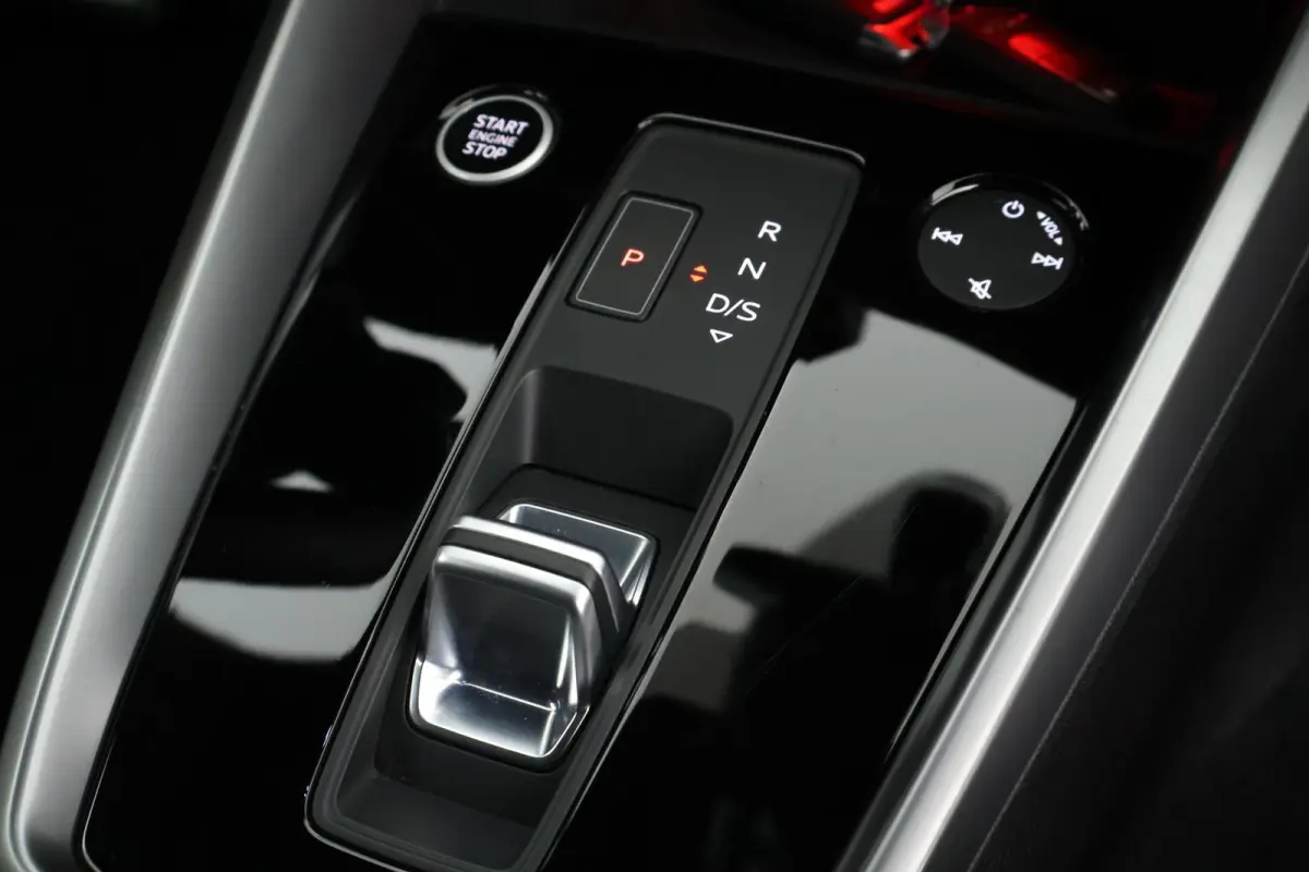 45 TFSIe 245pk S edition Competition Camera Keyless HUD Stoelverwarming Adaptive Cruise Navigatie S-Line