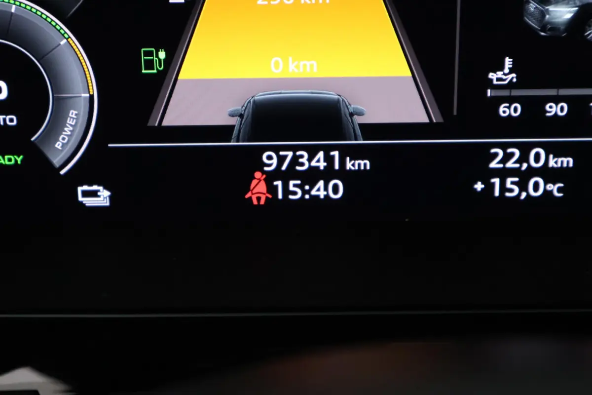 45 TFSIe 245pk S edition Competition Camera Keyless HUD Stoelverwarming Adaptive Cruise Navigatie S-Line