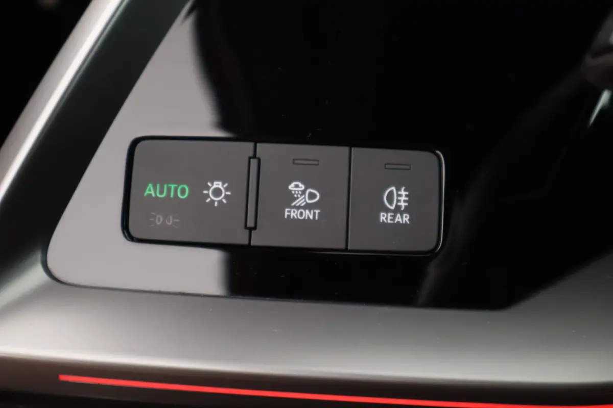 45 TFSIe 245pk S edition Competition Camera Keyless HUD Stoelverwarming Adaptive Cruise Navigatie S-Line