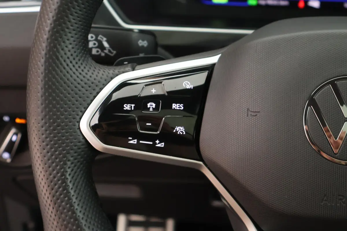 1.4 TSI 245pk eHybrid R-Line Business Black Style Trekhaak Panoramadak Stoelverwarming Virtual Cockpit