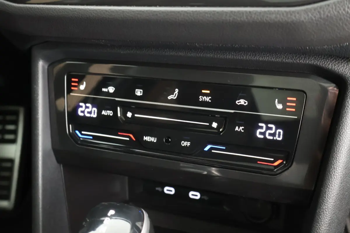 1.4 TSI 245pk eHybrid R-Line Business Black Style Trekhaak Panoramadak Stoelverwarming Virtual Cockpit