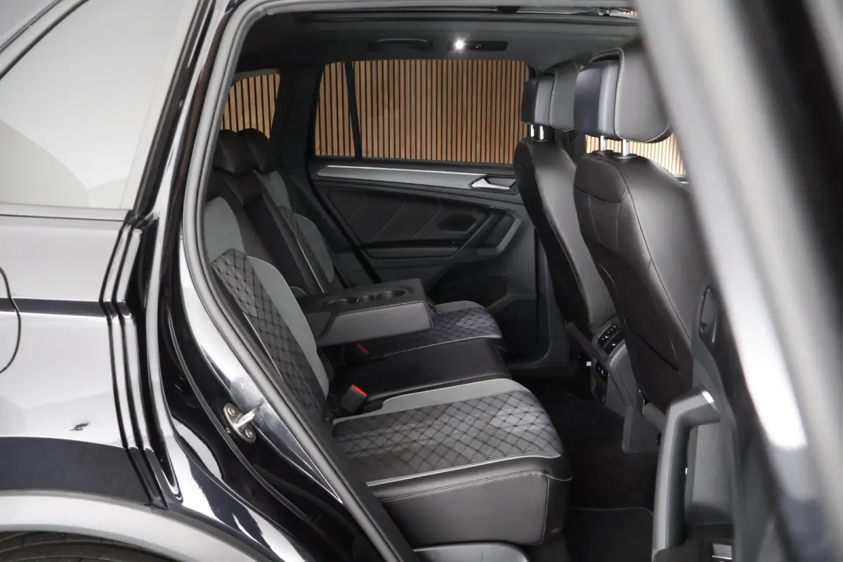1.4 TSI 245pk eHybrid R-Line Business Black Style Trekhaak Panoramadak Stoelverwarming Virtual Cockpit