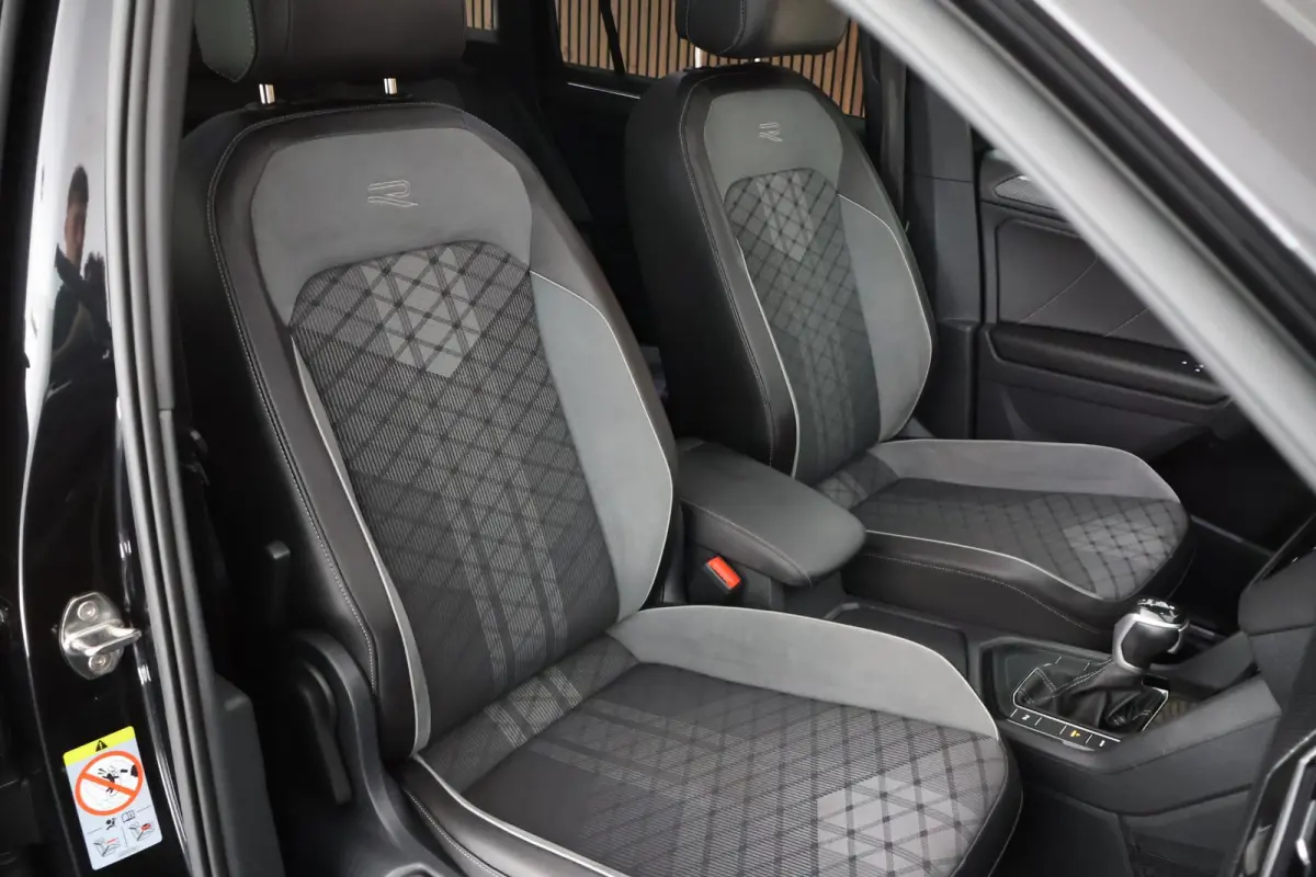 1.4 TSI 245pk eHybrid R-Line Business Black Style Trekhaak Panoramadak Stoelverwarming Virtual Cockpit