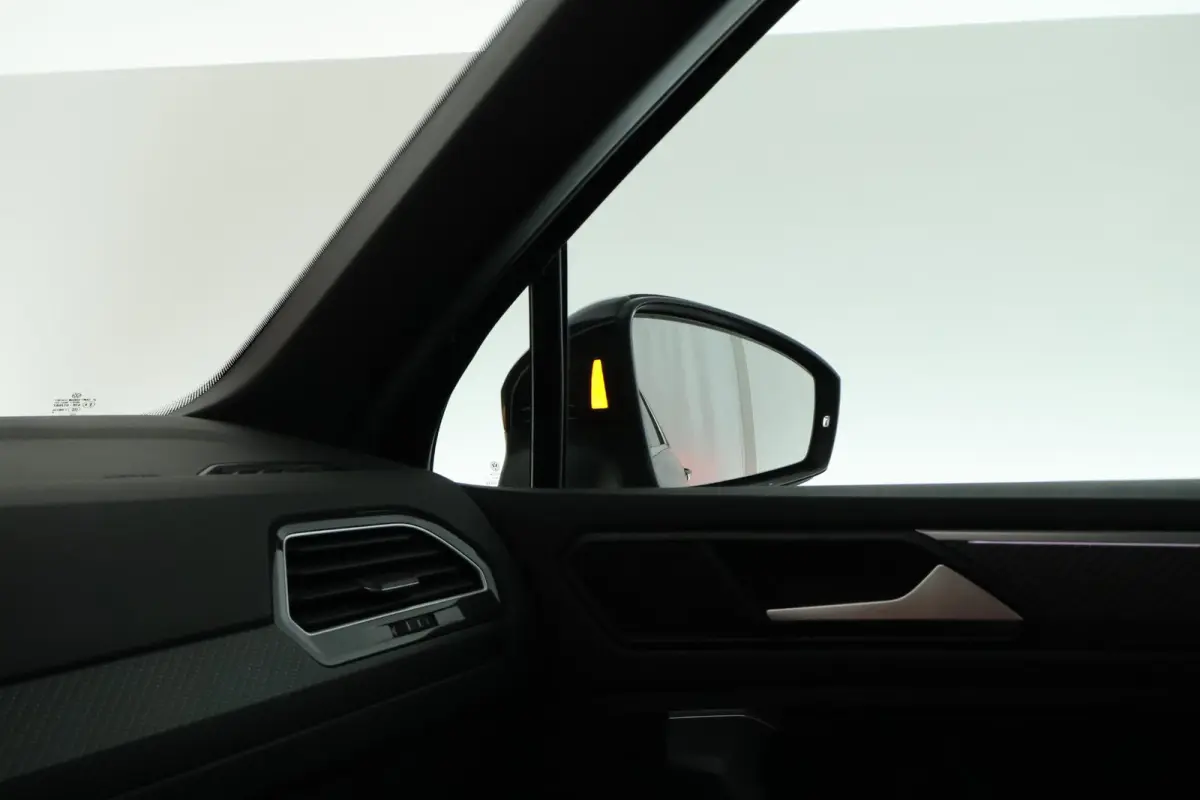 1.5 TSI 150pk DSG R-Line Business + Trekhaak Camera HUD Stoelverwarming Panoramadak Navigatie