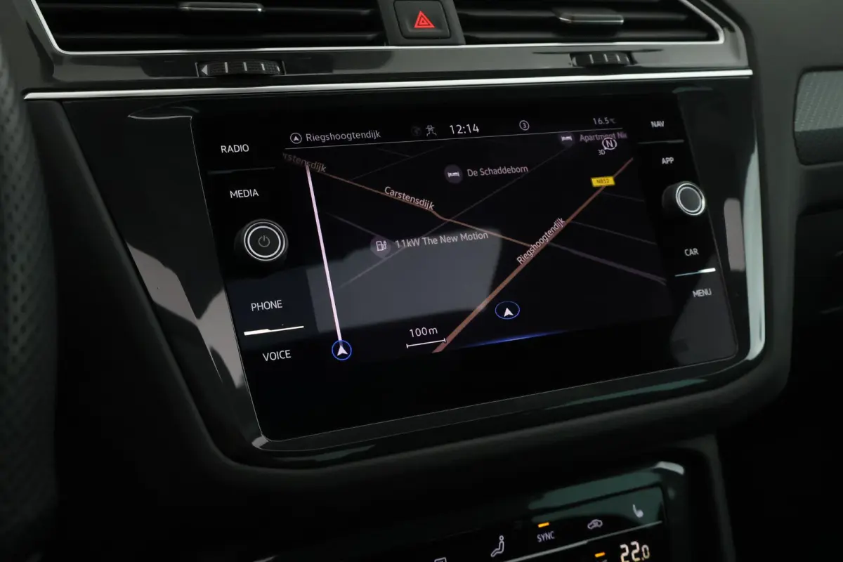 1.5 TSI 150pk DSG R-Line Business + Trekhaak Camera HUD Stoelverwarming Panoramadak Navigatie