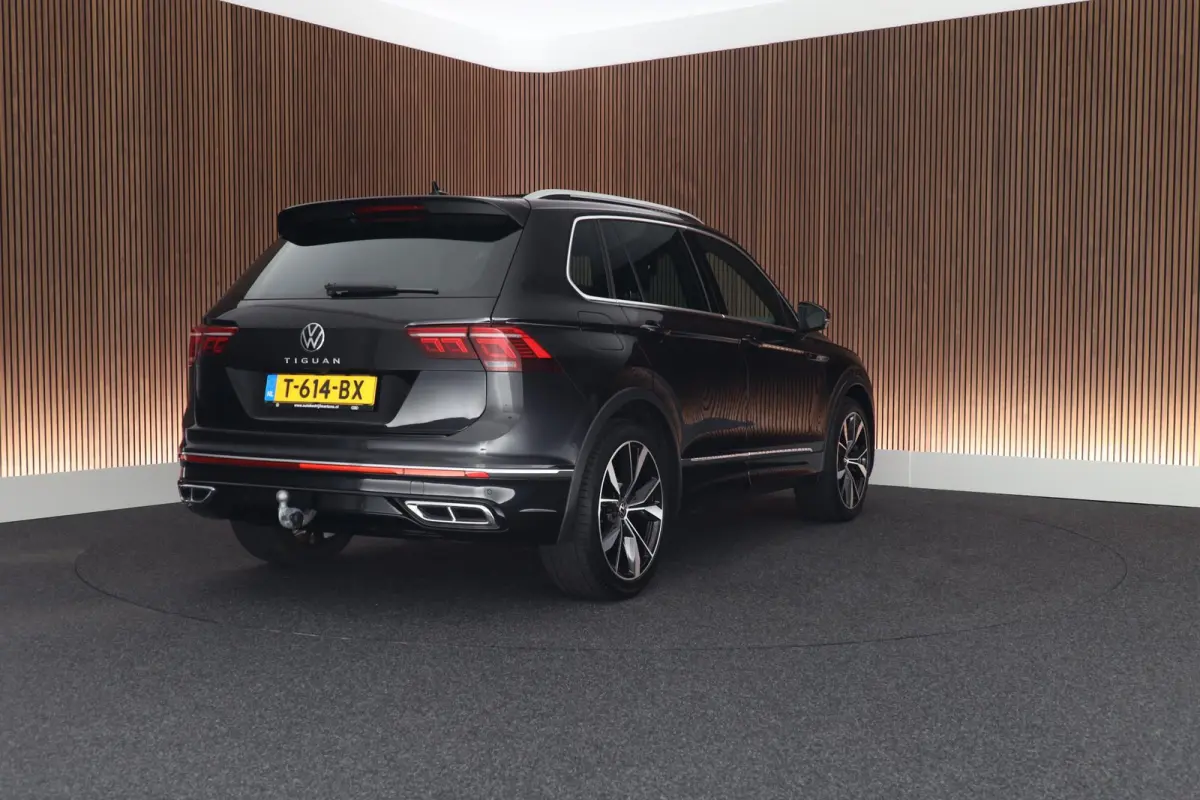 1.5 TSI 150pk DSG R-Line Business + Trekhaak Camera HUD Stoelverwarming Panoramadak Navigatie