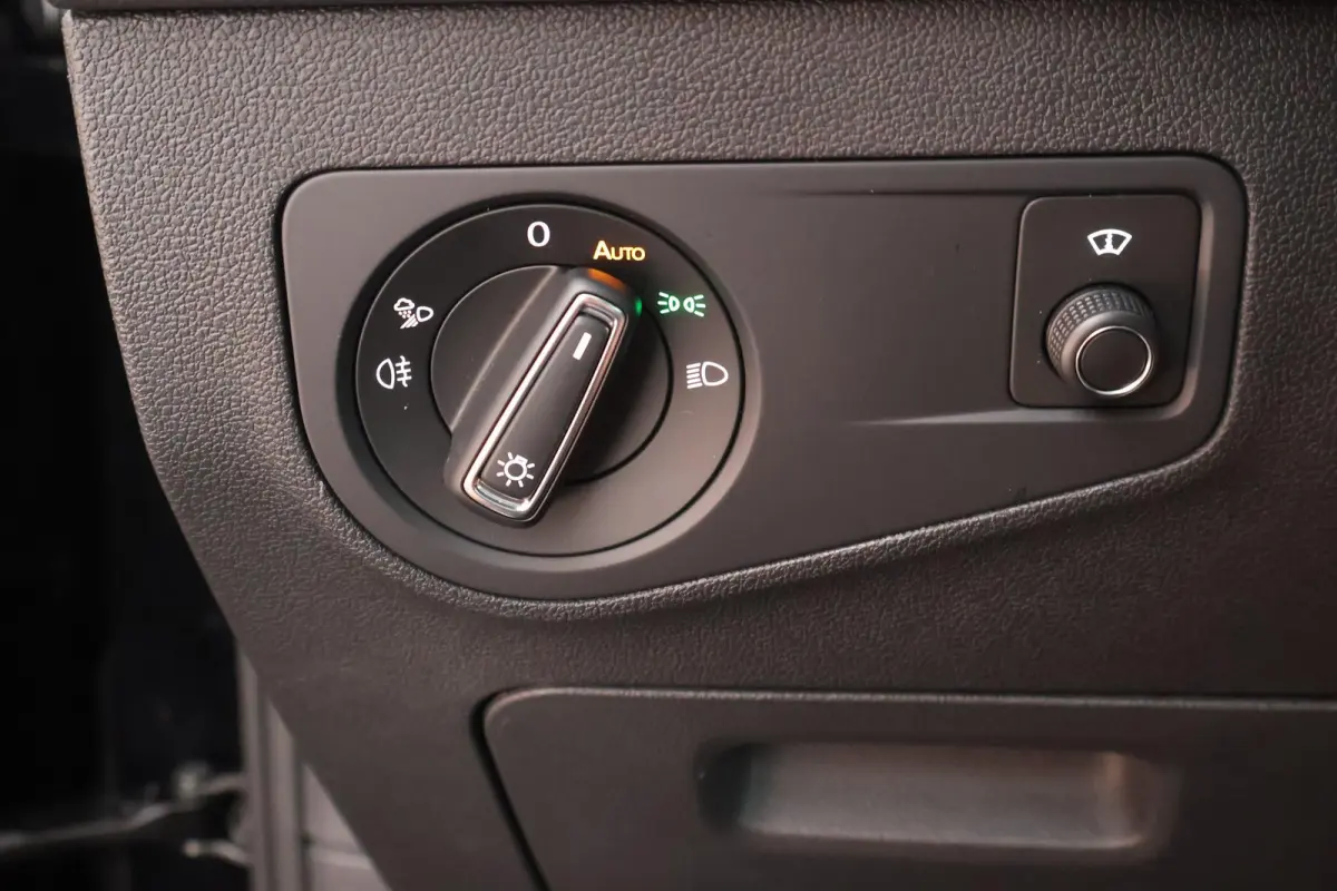 1.5 TSI 150pk DSG R-Line Business + Trekhaak Camera HUD Stoelverwarming Panoramadak Navigatie