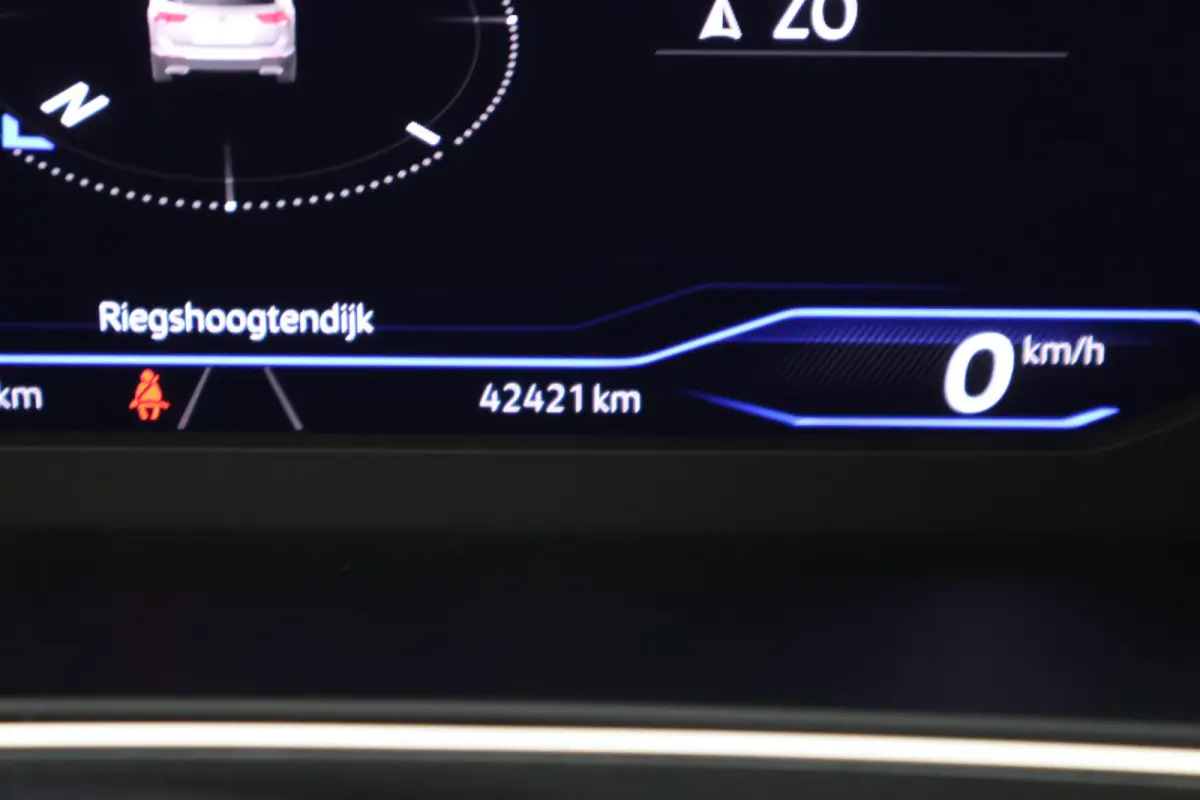 1.5 TSI 150pk DSG R-Line Business + Trekhaak Camera HUD Stoelverwarming Panoramadak Navigatie