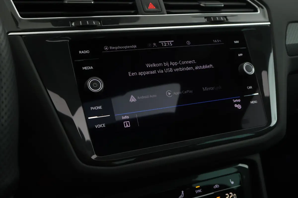 1.5 TSI 150pk DSG R-Line Business + Trekhaak Camera HUD Stoelverwarming Panoramadak Navigatie