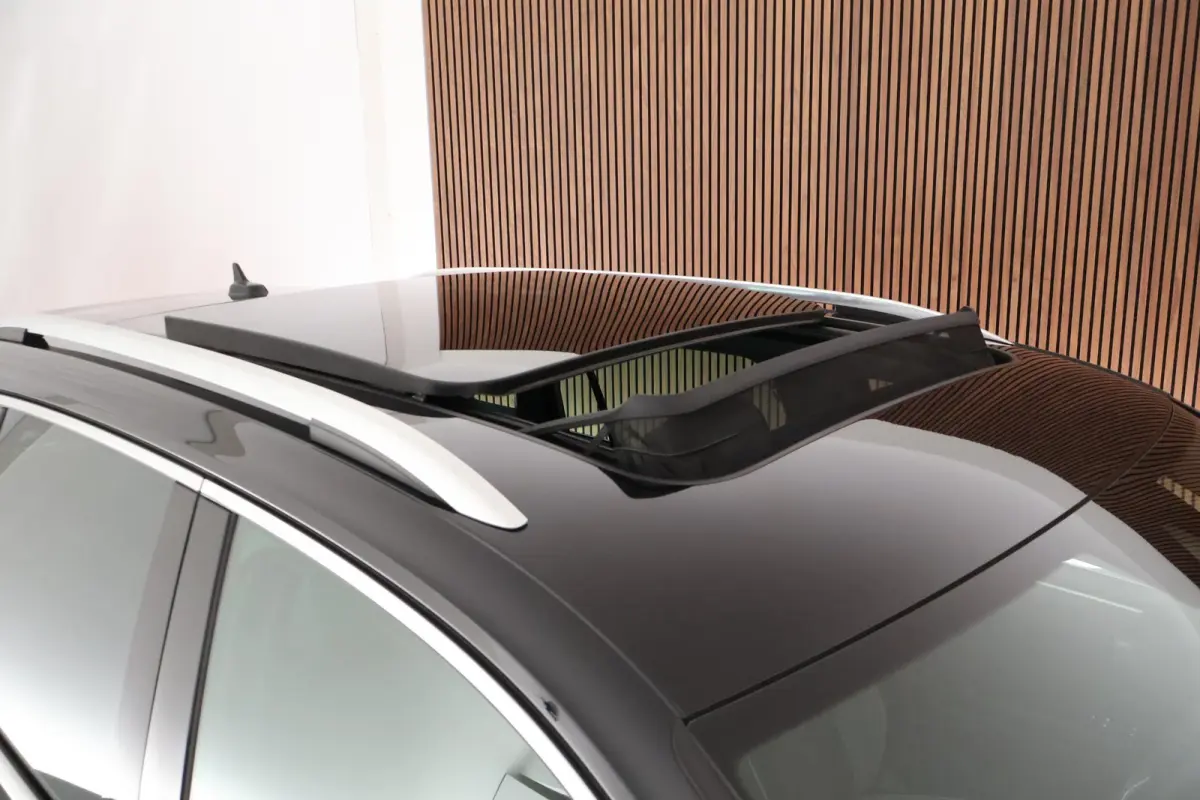 1.5 TSI 150pk DSG R-Line Business + Trekhaak Camera HUD Stoelverwarming Panoramadak Navigatie