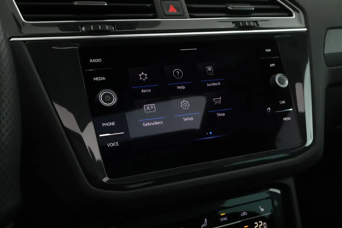 1.5 TSI 150pk DSG R-Line Business + Trekhaak Camera HUD Stoelverwarming Panoramadak Navigatie