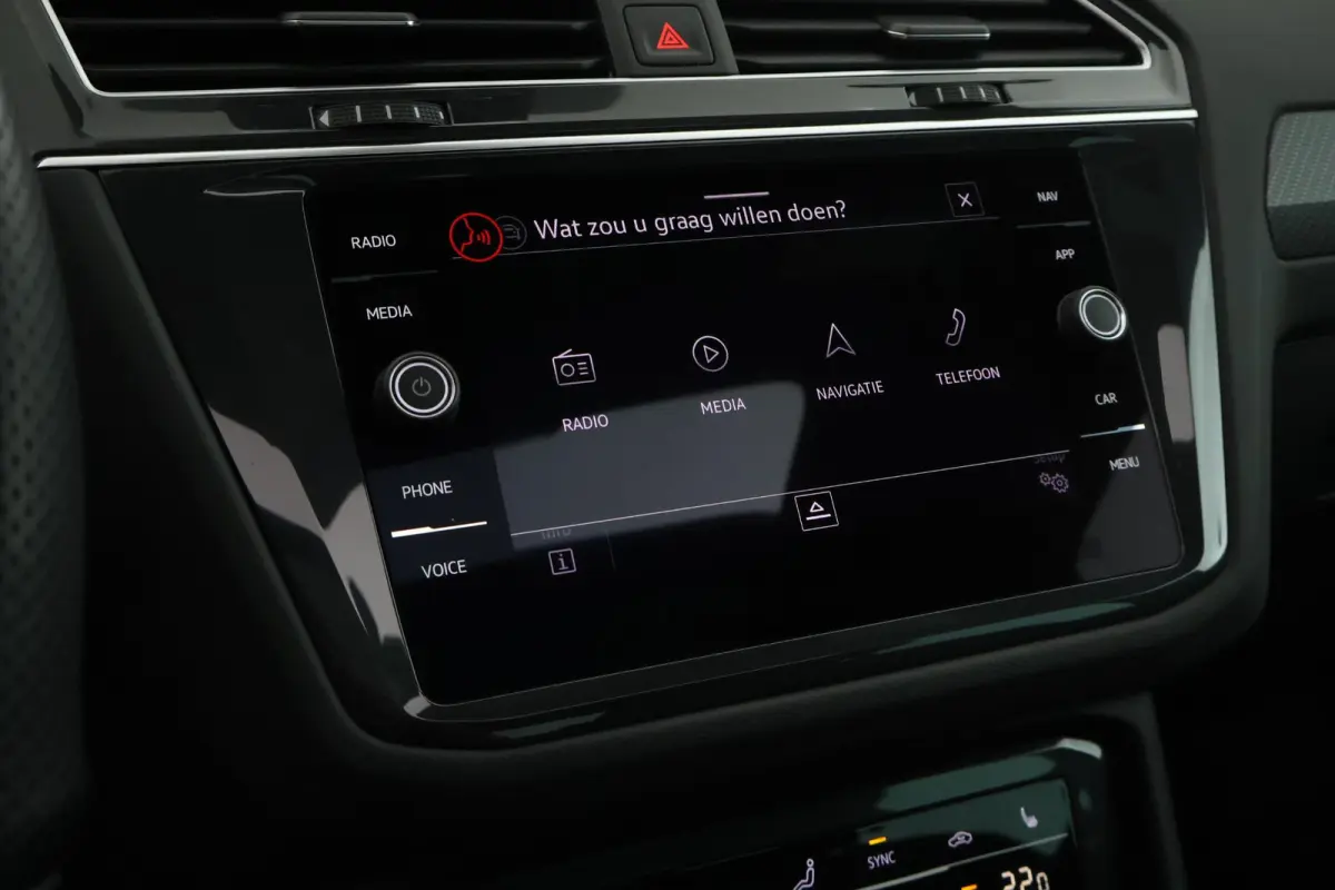 1.5 TSI 150pk DSG R-Line Business + Trekhaak Camera HUD Stoelverwarming Panoramadak Navigatie