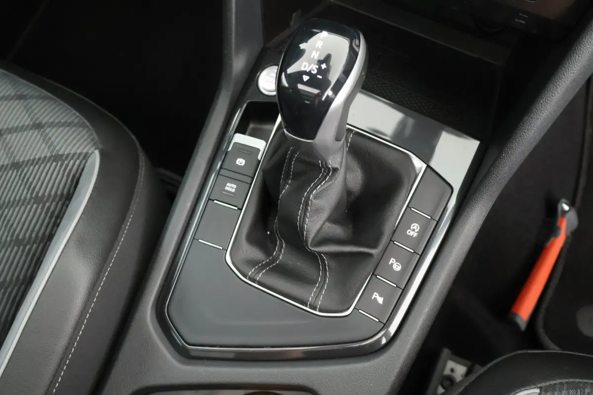 1.5 TSI 150pk DSG R-Line Business + Trekhaak Camera HUD Stoelverwarming Panoramadak Navigatie