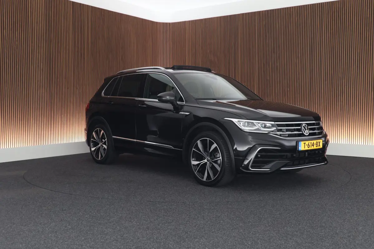 1.5 TSI 150pk DSG R-Line Business + Trekhaak Camera HUD Stoelverwarming Panoramadak Navigatie