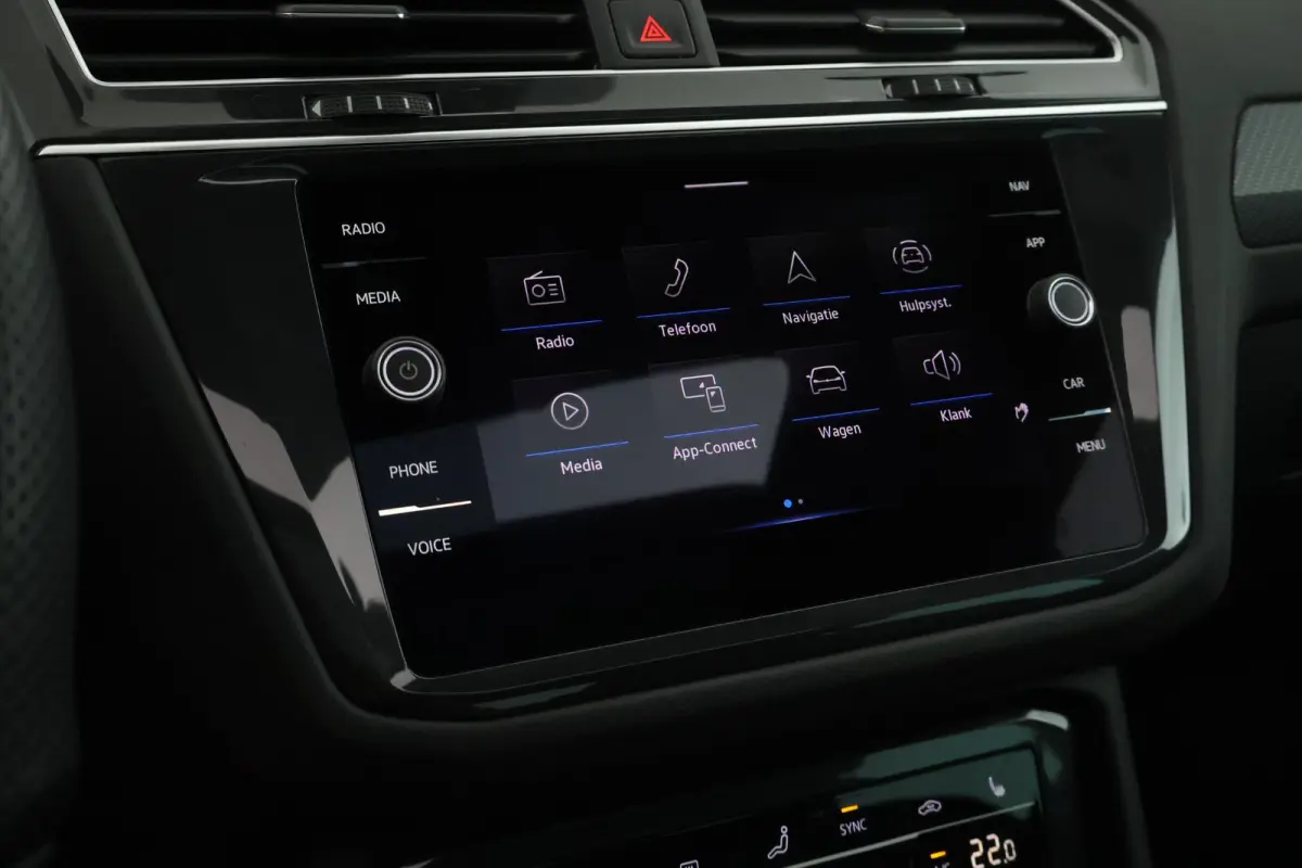 1.5 TSI 150pk DSG R-Line Business + Trekhaak Camera HUD Stoelverwarming Panoramadak Navigatie