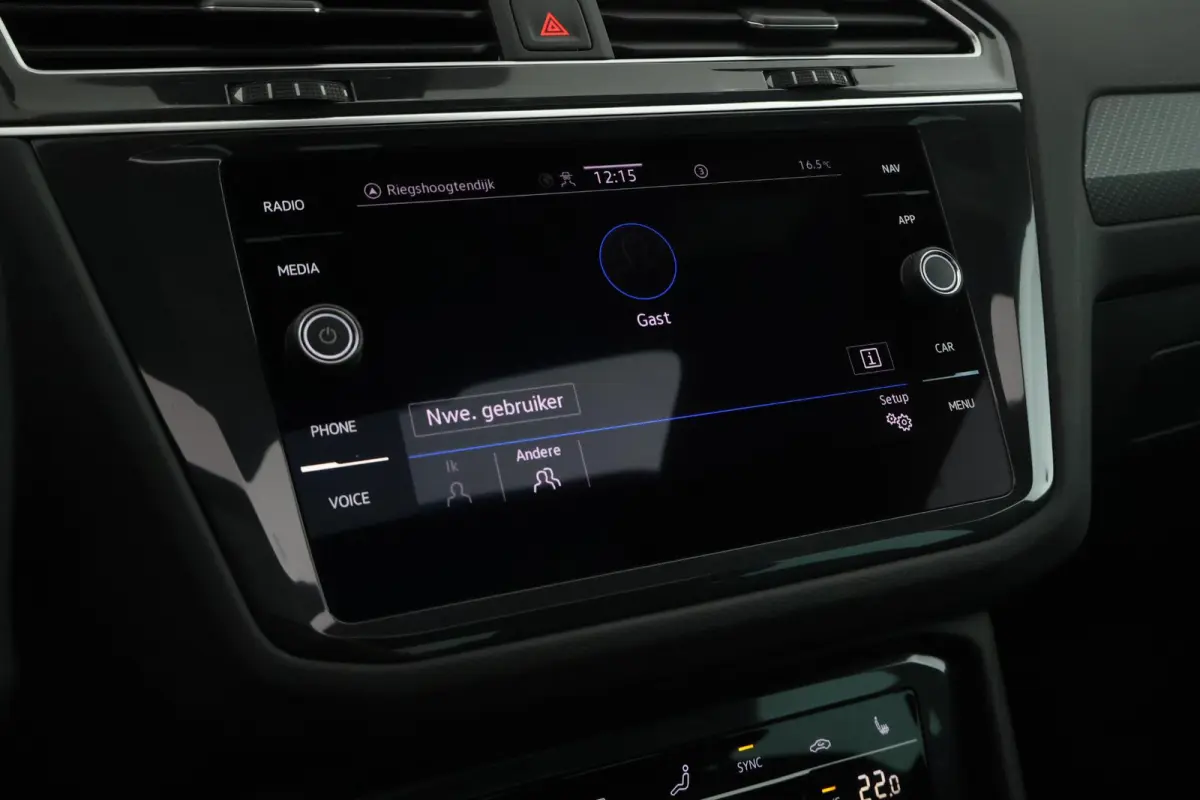 1.5 TSI 150pk DSG R-Line Business + Trekhaak Camera HUD Stoelverwarming Panoramadak Navigatie