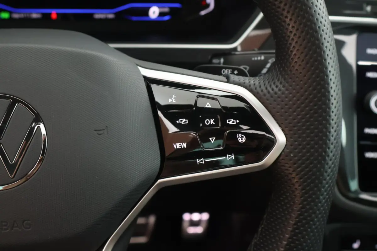 1.5 TSI 150pk DSG R-Line Business + Trekhaak Camera HUD Stoelverwarming Panoramadak Navigatie