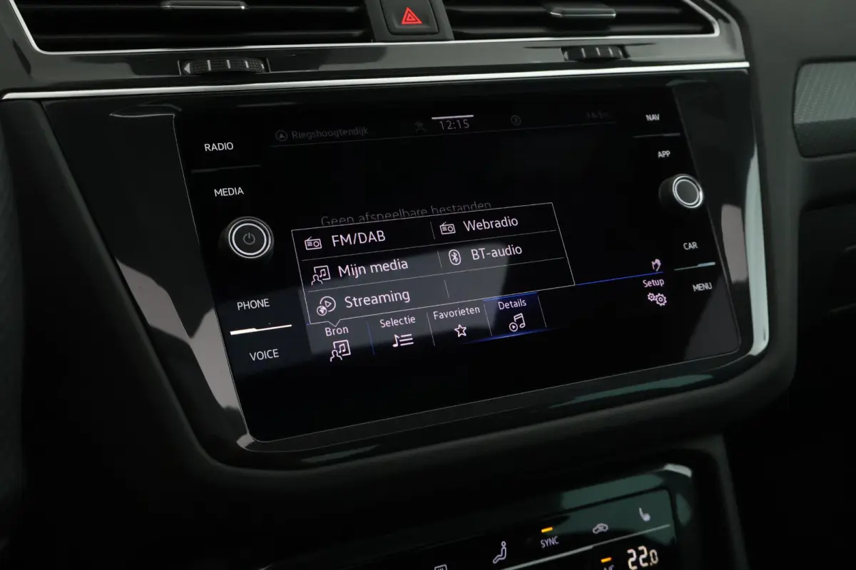 1.5 TSI 150pk DSG R-Line Business + Trekhaak Camera HUD Stoelverwarming Panoramadak Navigatie