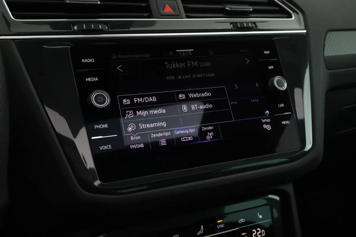 1.5 TSI 150pk DSG R-Line Business + Trekhaak Camera HUD Stoelverwarming Panoramadak Navigatie