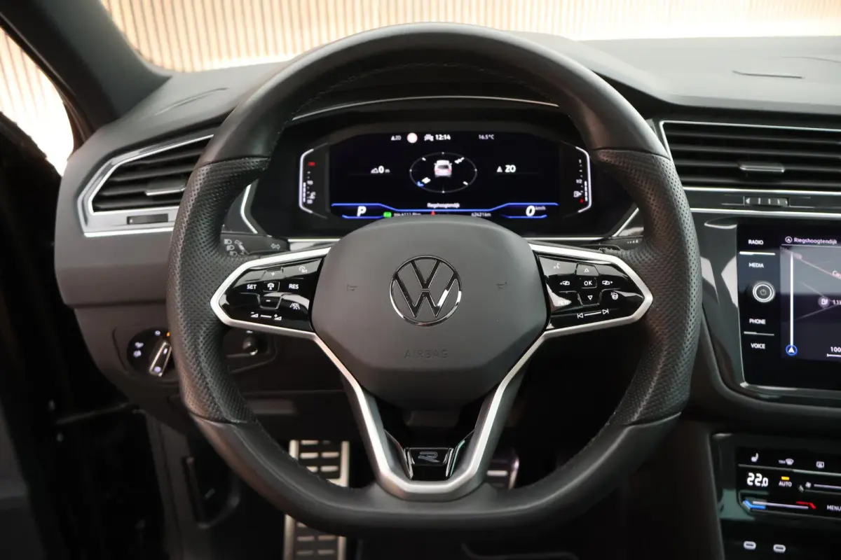 1.5 TSI 150pk DSG R-Line Business + Trekhaak Camera HUD Stoelverwarming Panoramadak Navigatie