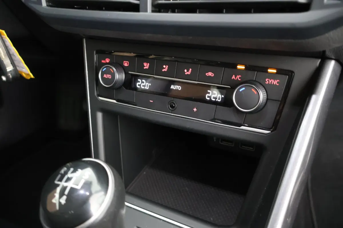 1.0 TSI 95pk R-Line Highline Virtual Cockpit Navigatie Adaptive Cruise Clima