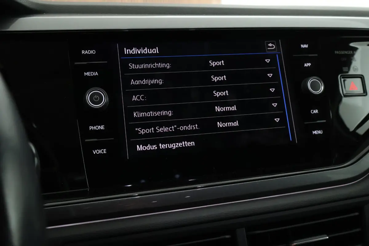 1.0 TSI 95pk R-Line Highline Virtual Cockpit Navigatie Adaptive Cruise Clima