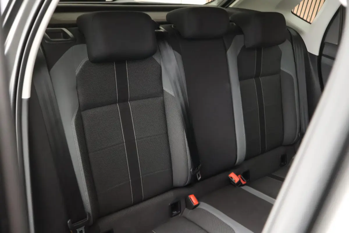 1.0 TSI 95pk R-Line Highline Virtual Cockpit Navigatie Adaptive Cruise Clima
